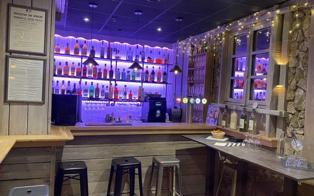 RESTAURANT BAR — photo 1