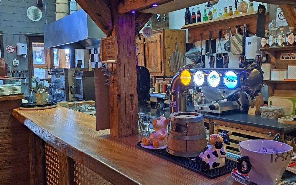 BAR RESTAURANT LICENCE IV STATION VILLAGE — photo 2