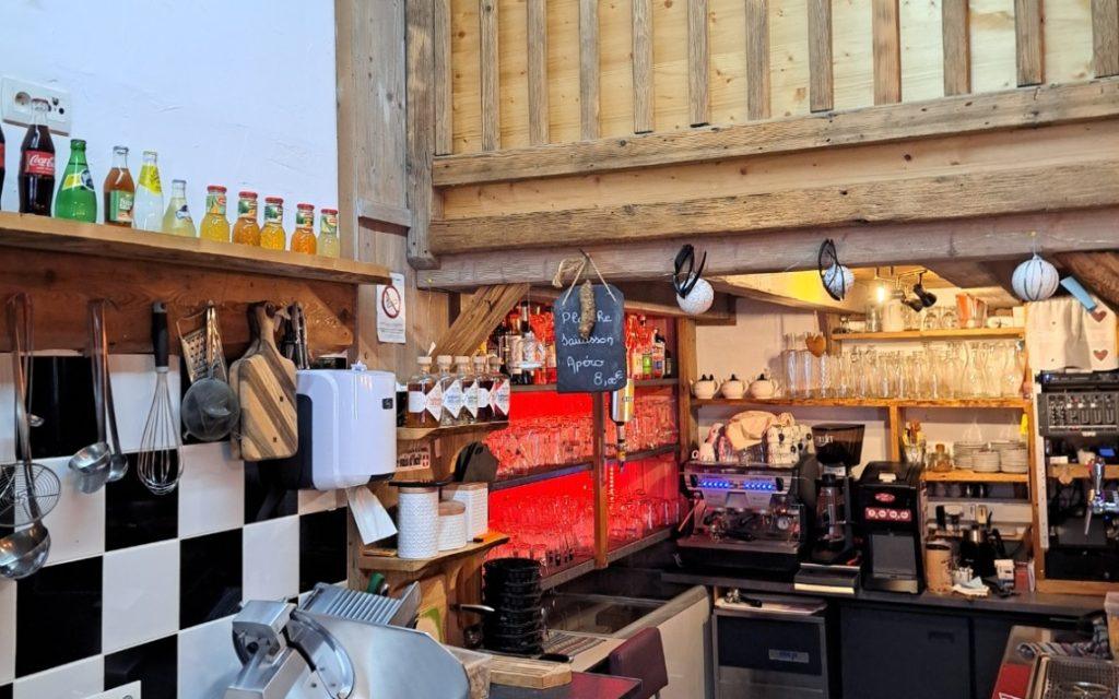 BAR RESTAURANT LICENCE IV STATION VILLAGE — photo 3