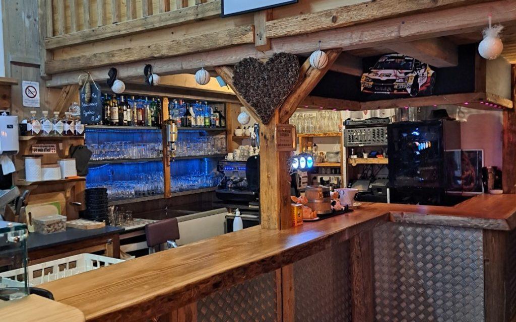 BAR RESTAURANT LICENCE IV STATION VILLAGE — photo 6