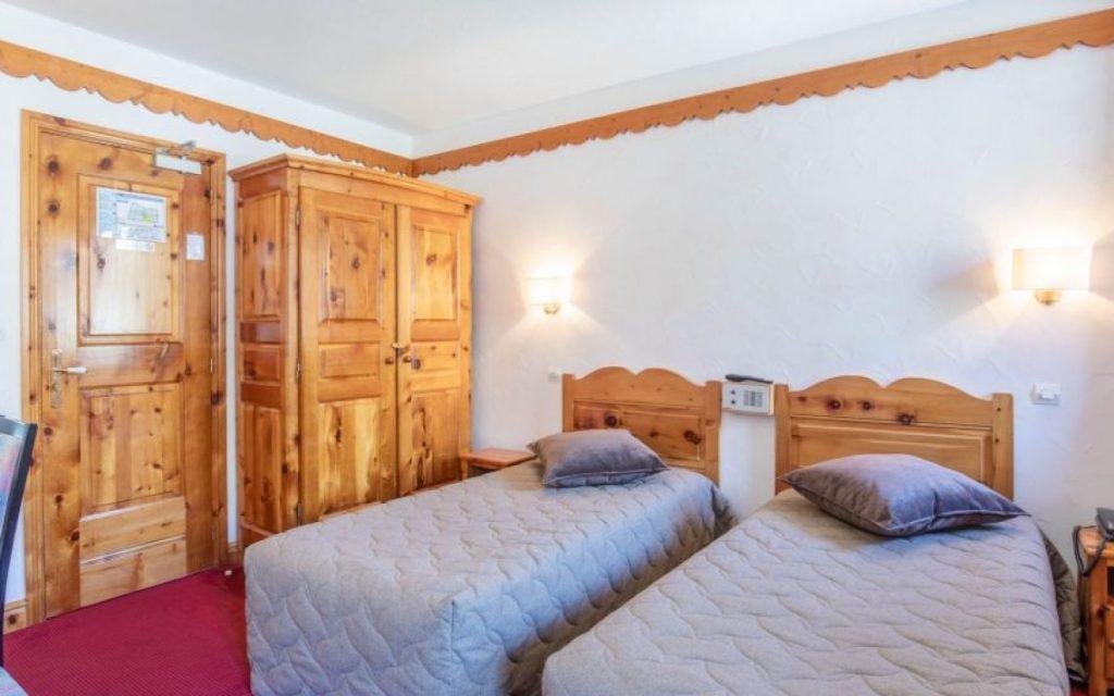 MURS COMMERCIAUX HOTEL 3 VALLEES — photo 3
