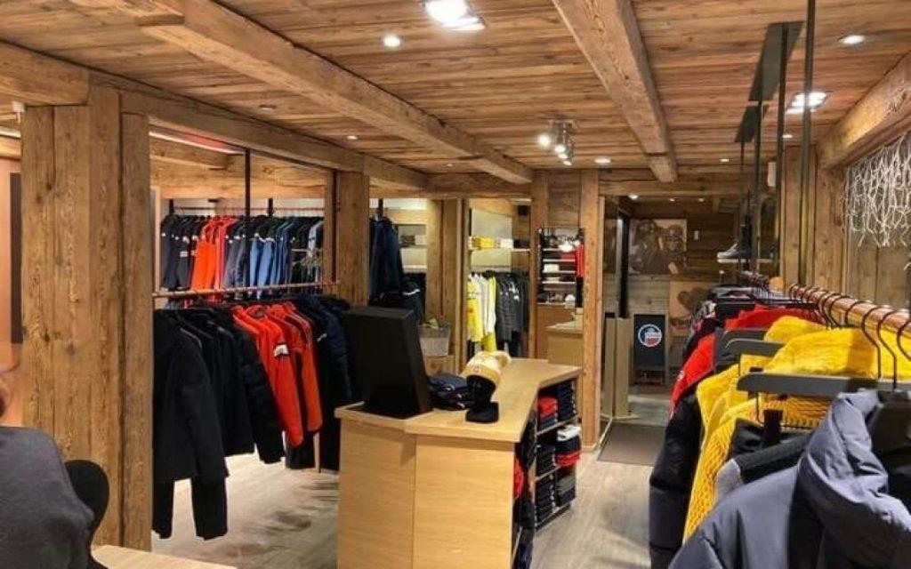 BOUTIQUE  SPORTS EN STATION ENSEIGNE NATIONALE — photo 3