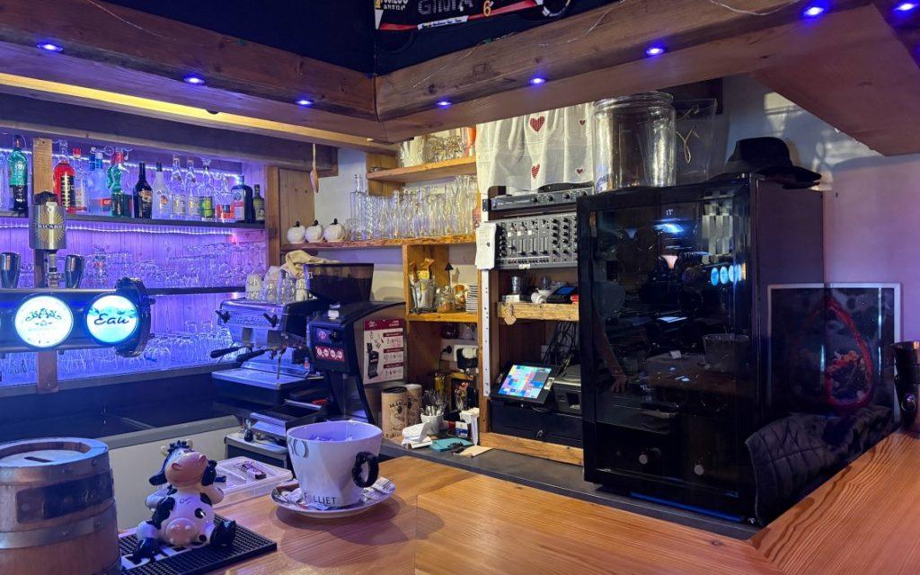 BAR RESTAURANT LICENCE IV STATION VILLAGE — photo 4