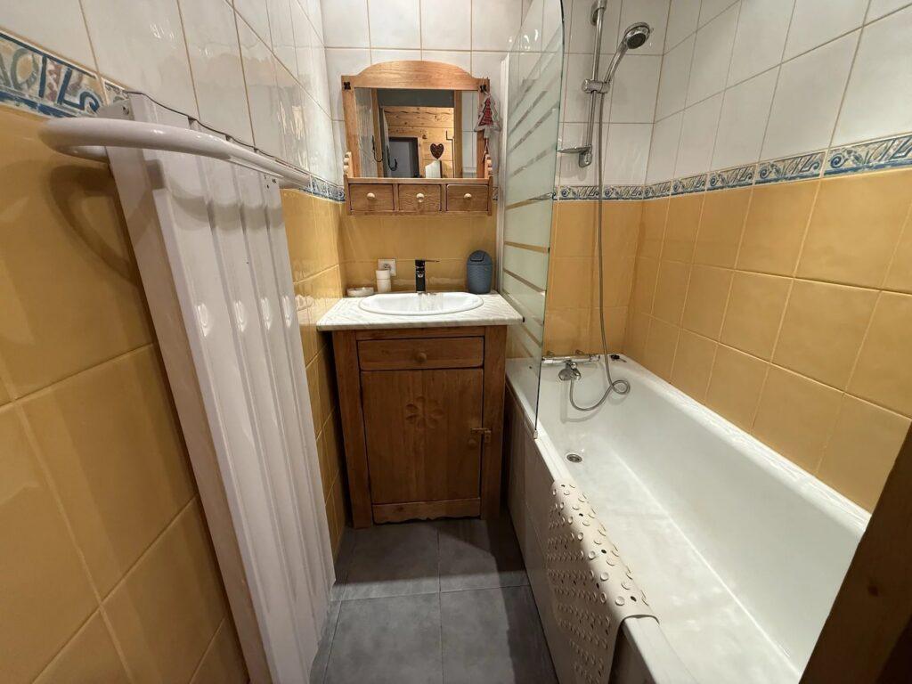 VALMOREL – CHARMANT APPARTEMENT AVEC EXTÉRIEUR — photo 6