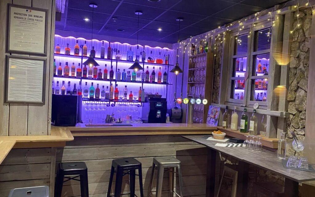 RESTAURANT BAR — photo 1