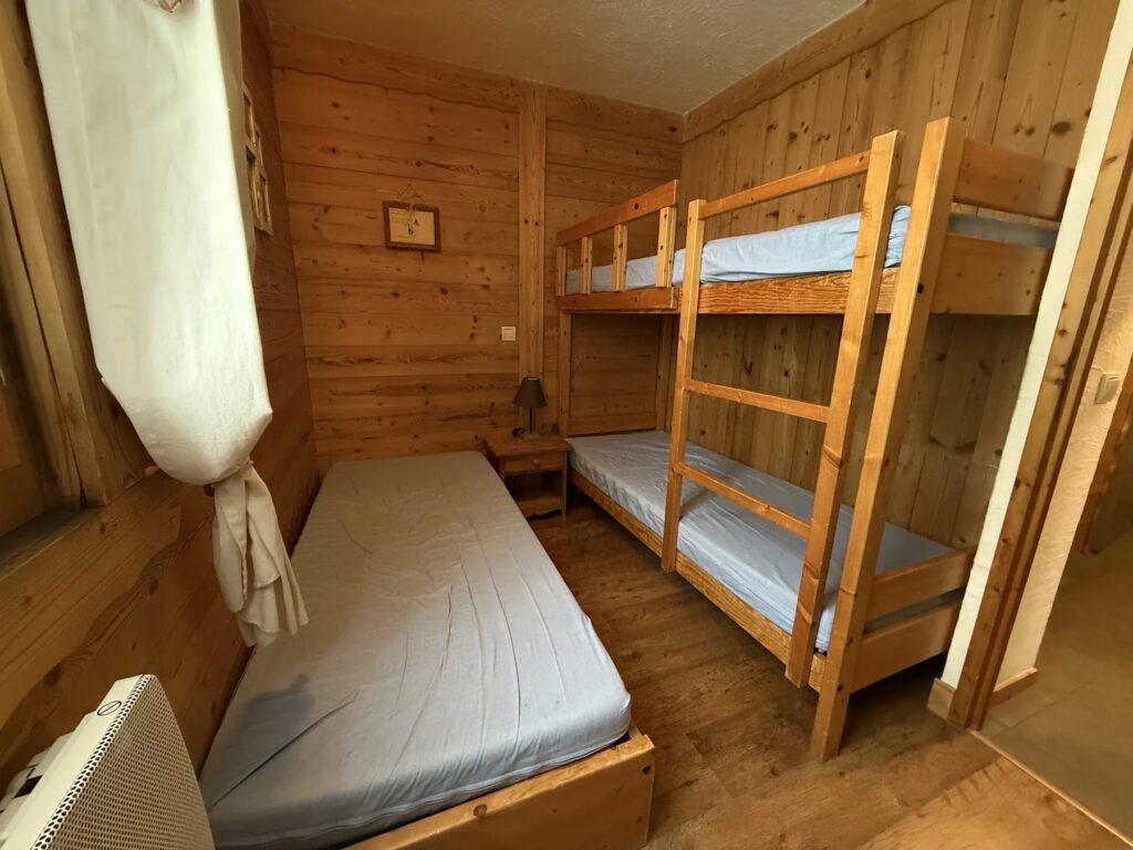 VALMOREL – CHARMANT APPARTEMENT AVEC EXTÉRIEUR — photo 4
