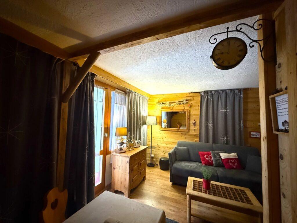 VALMOREL – CHARMANT APPARTEMENT AVEC EXTÉRIEUR — photo 5